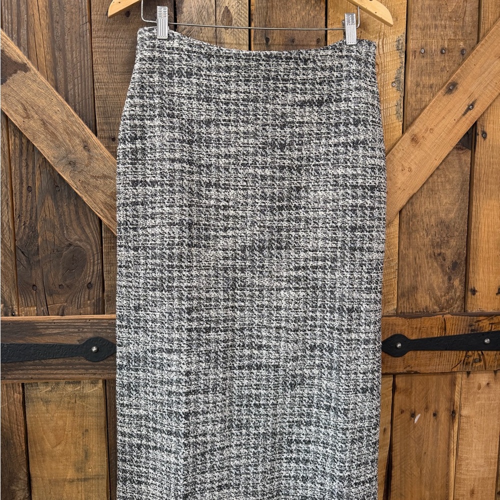Truth by Republic Skirt – Size 8 – NWT – Classic Textured Knit